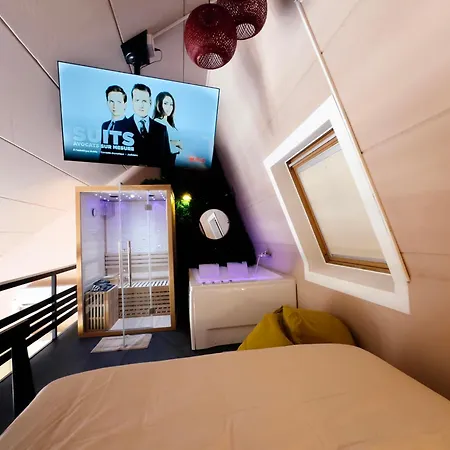 Capsule Lotus-balneo-sauna-billard-nintendo