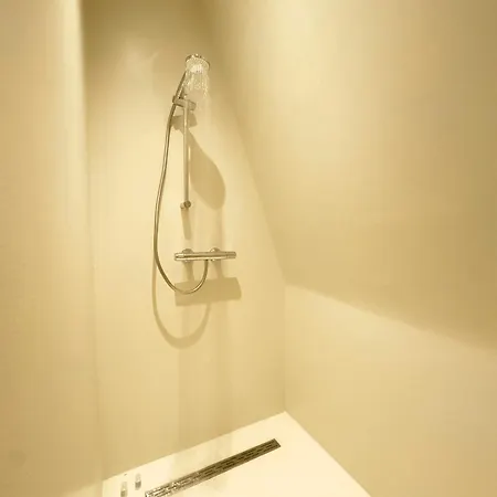 Vakantiehuis Capsule Lotus-balneo-sauna-billard-nintendo Hastiere-par-dela