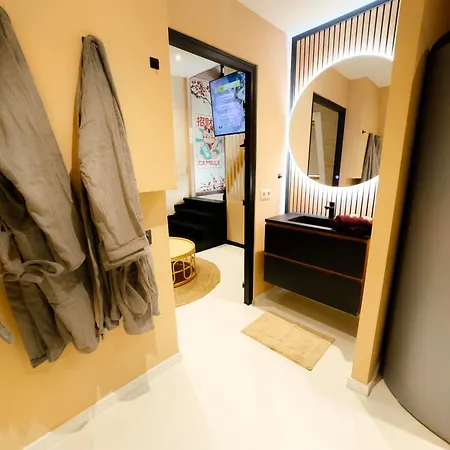 Capsule Lotus-balneo-sauna-billard-nintendo *