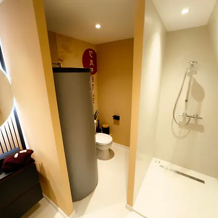 Capsule Lotus-balneo-sauna-billard-nintendo * Hastiere-par-dela